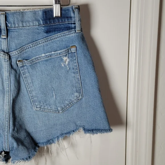 Abercrombie & Fitch The 4" Mom Medium Wash Short High Rise Raw Cut Hem Size 29/8 - Picture 9 of 10